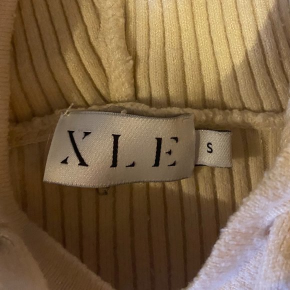 Ribbed Hoodie - Picture 4 of 4